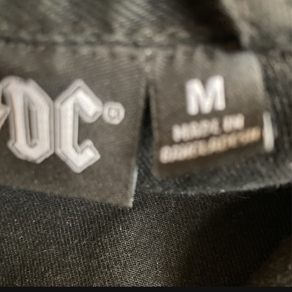 AC/DC - Picture 3 of 3